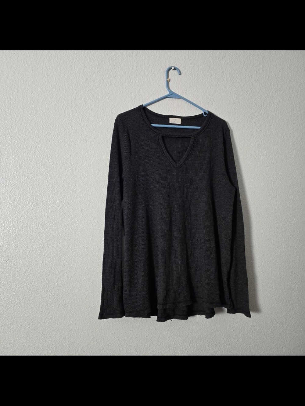 T.la Anthropologie Black V-neck Long Sleeve Knit Top Sz L
